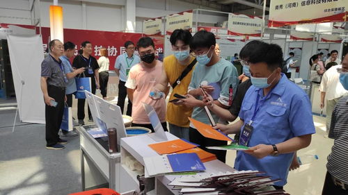 科技軍民協同 創新驅動發展——河南省副省長霍金花蒞臨藍翎環科展區參觀指導